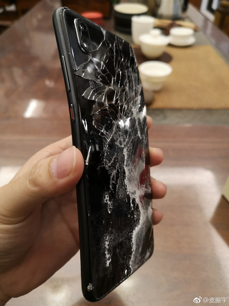 Смартфон Huawei P20 упал с высоты 50 метров и остался в рабочем состоянии
