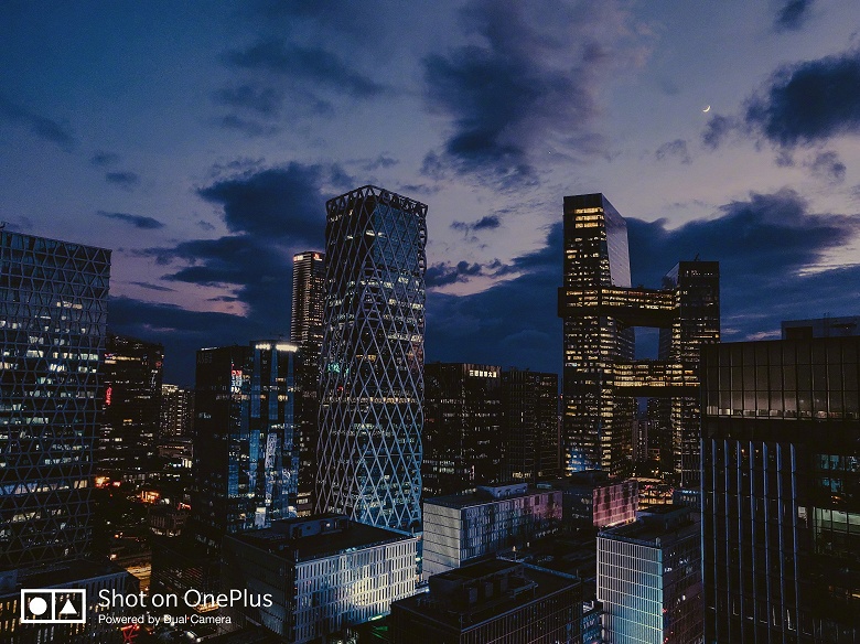 Смартфон OnePlus 6T показал, как он умеет фотографировать ночью