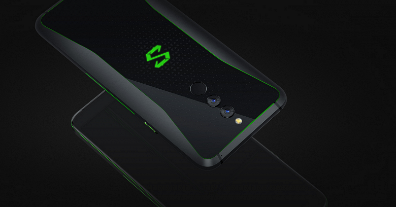 Представлен игровой смартфон Xiaomi Black Shark 2: 10 ГБ ОЗУ, настраиваемая подсветка, геймпад в комплекте