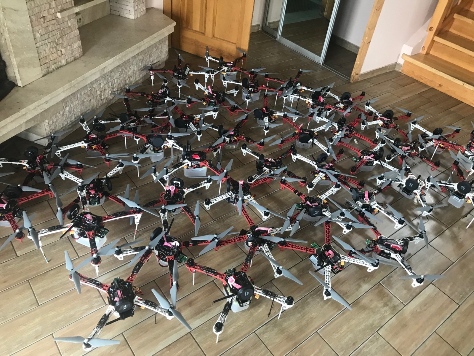 Шоу дронов: как мы координировали рой танцующих коптеров - 1 Шоу дронов: как мы координировали рой танцующих коптеров - 1