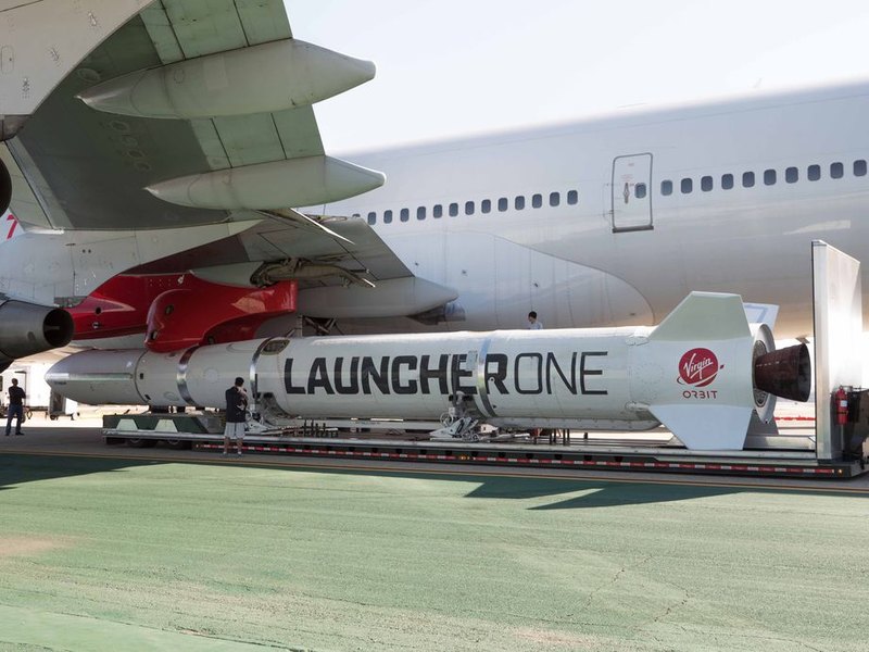 Virgin Orbit прикрепила ракету-носитель к модифицированному Boeing 747