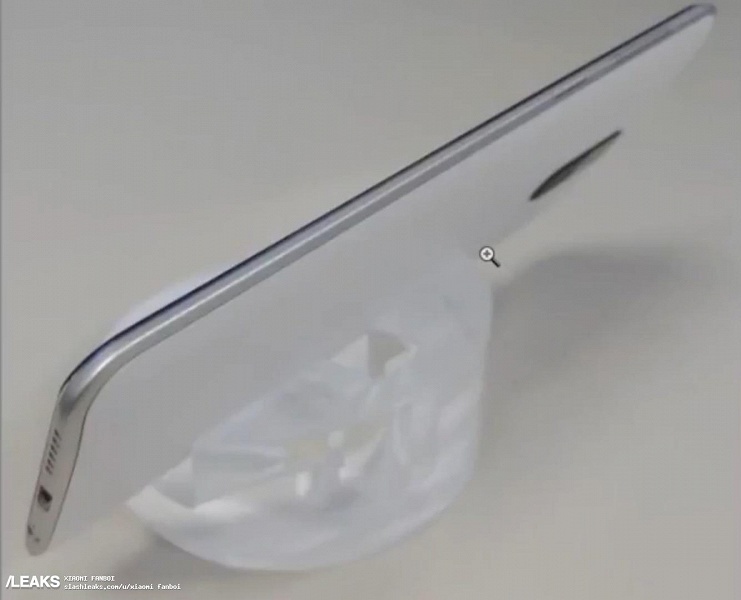 Фотогалерея дня: прототипы смартфона Asus Zenfone 6 – с тройной камерой и каплевидным вырезом - 10 Фотогалерея дня: прототипы смартфона Asus Zenfone 6 – с тройной камерой и каплевидным вырезом