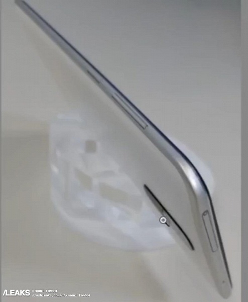 Фотогалерея дня: прототипы смартфона Asus Zenfone 6 – с тройной камерой и каплевидным вырезом - 9 Фотогалерея дня: прототипы смартфона Asus Zenfone 6 – с тройной камерой и каплевидным вырезом