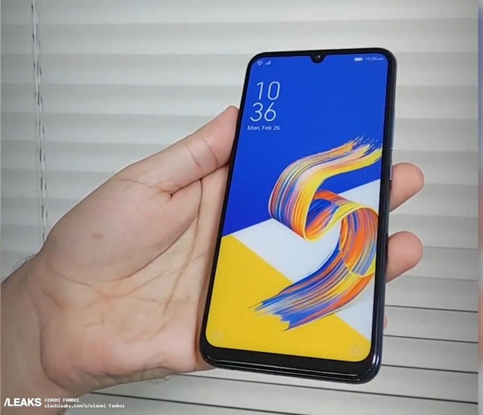 Фотогалерея дня: прототипы смартфона Asus Zenfone 6 – с тройной камерой и каплевидным вырезом