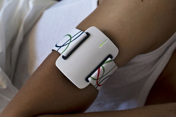 Разработанный в Нидерландах браслет призван спасать жизни эпилептиков