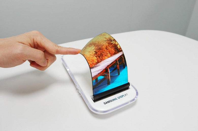 Samsung удалось за год нарастить продажи плоских панелей на 22%, особенно за счет гибких панелей OLED