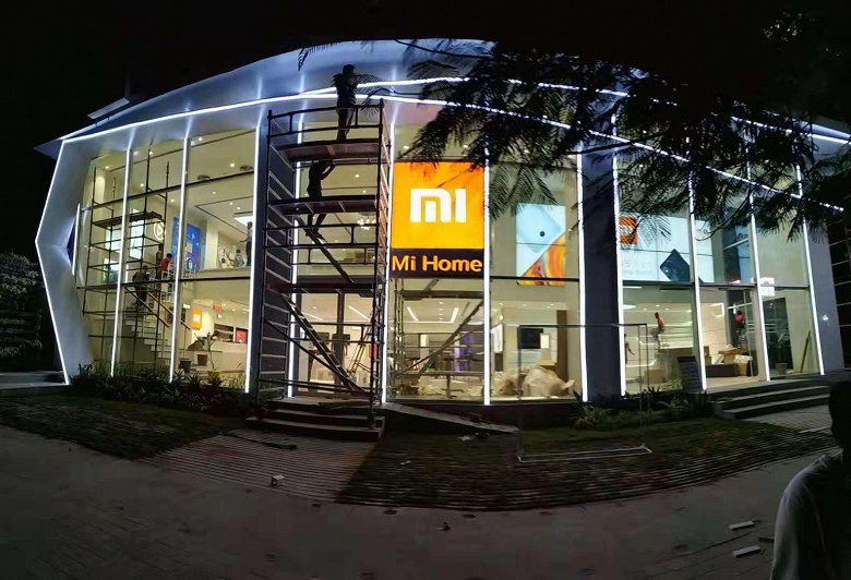 Xiaomi открыла самый большой фирменный магазин в Индии - 1 Xiaomi открыла самый большой фирменный магазин в Индии