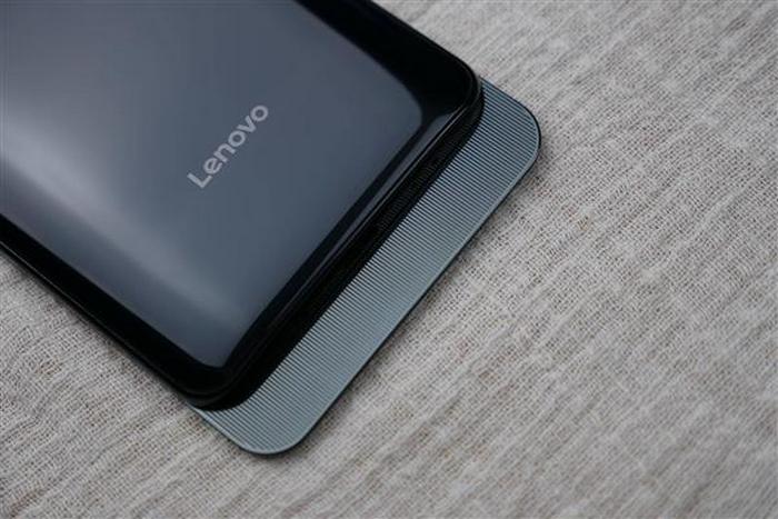 Фотогалерея дня: «живые» снимки самого дешёвого смартфона-слайдера Lenovo Z5 Pro