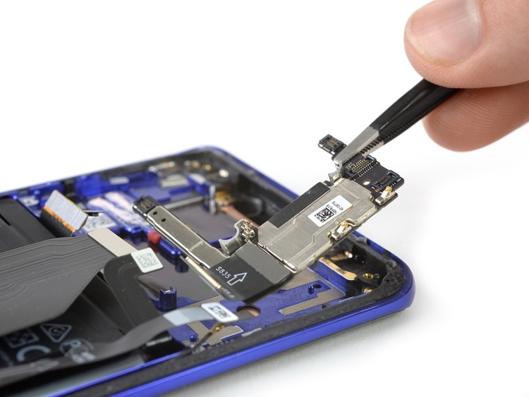 Вскрытие Huawei Mate 20 Pro: смартфон обладает посредственной ремонтопригодностью