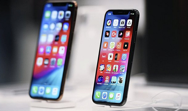 Хайпанули: в Москве купили новый iPhone XS за ванну мелочи