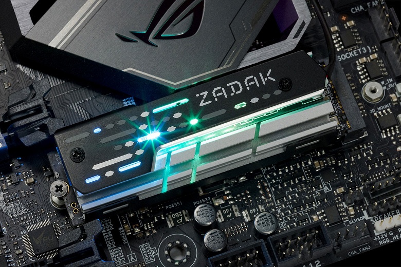 Радиатор Zadak 511 MOAB M.2 RGB предназначен для SSD