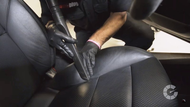 Как очистить кожаные сиденья автомобиля