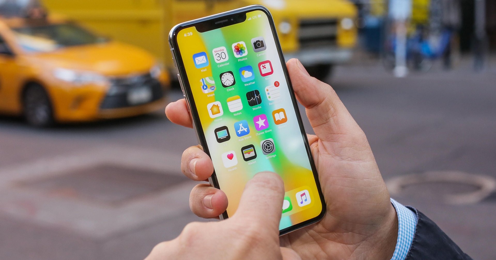 iPhone X возвращается на рынок