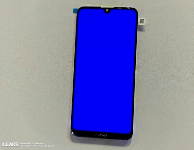 Появились фотографии экрана смартфона Huawei с полукруглым вырезом