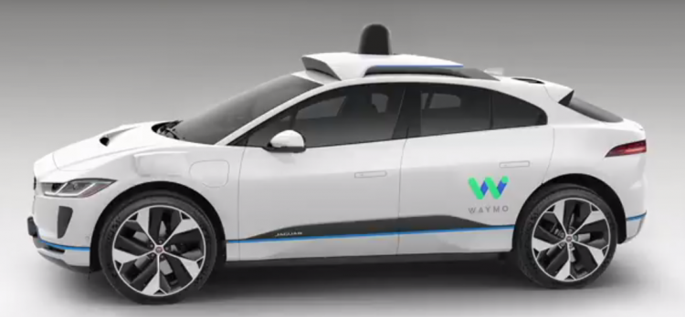 Waymo возвращает в свои робомобили страховочных водителей