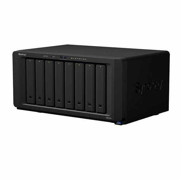 Хранилище Synology DiskStation DS1819+ имеет восемь отсеков для накопителей - 1 Хранилище Synology DiskStation DS1819+ имеет восемь отсеков для накопителей