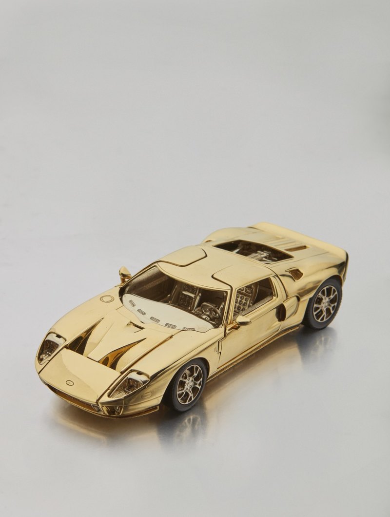 Модель Ford GT из золота продадут с молотка
