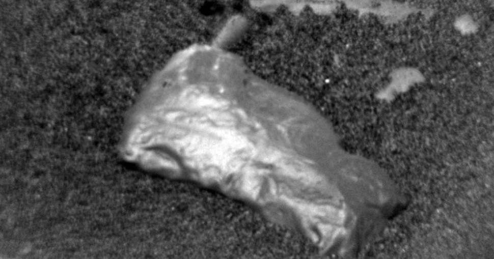 На Марсе обнаружен загадочный блестящий объект