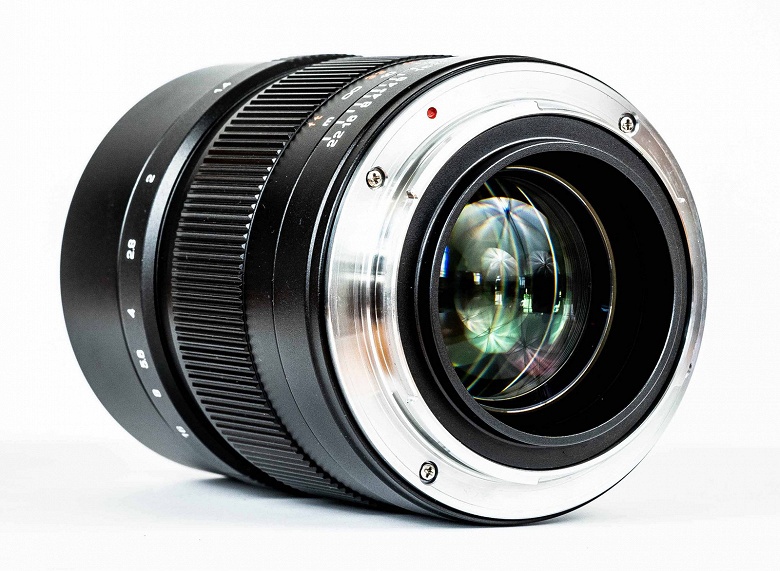 Zhong Yi Optics выпускает объектив Mitakon Speedmaster 65mm f/1.4 для камер системы Fujifilm GFX