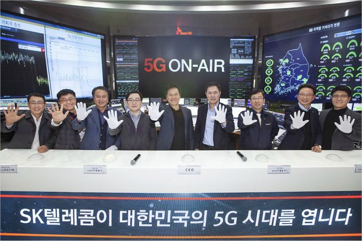 Смартфон Samsung с поддержкой 5G показан в действии