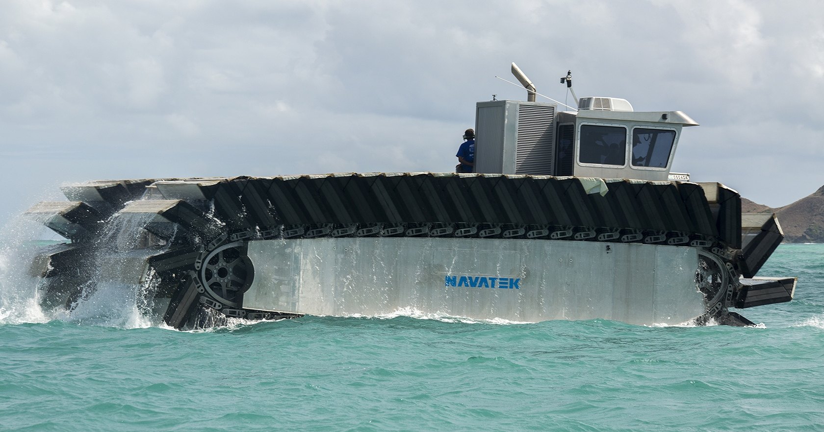 По воде на гусеницах. Аки посуху По воде на гусеницах. Аки посуху