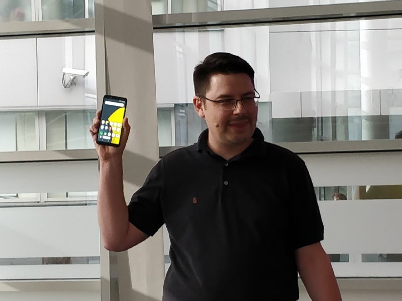 «Яндекс» представил свой первый смартфон - 1 44455