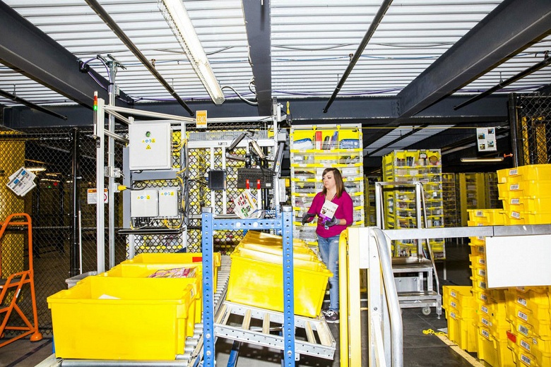 24 работника Amazon госпитализированы из-за ошибки складского робота - 1 24 работника Amazon госпитализированы из-за ошибки складского робота