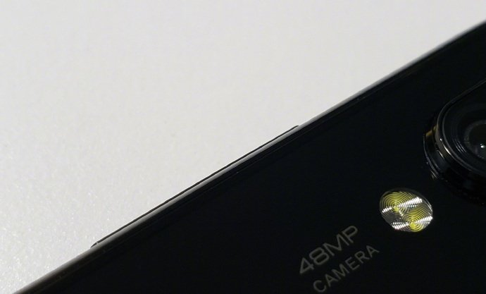 Смартфон Xiaomi Redmi Pro 2 получит не только 48-мегапиксельную камеру, но и дырявый дисплей