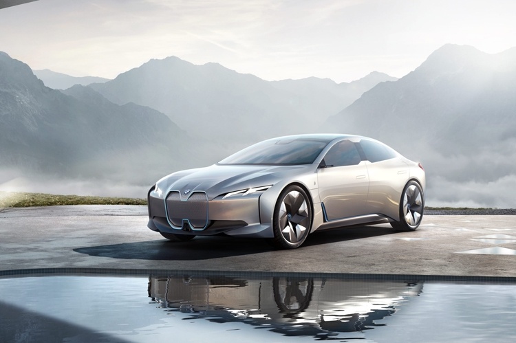 BMW инвестирует более $225 млн в запуск производства BMW i4
