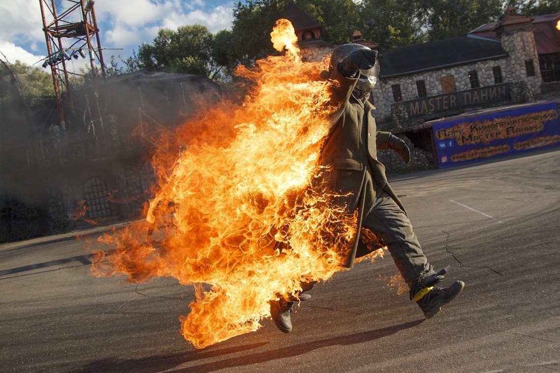 Огнемёты, дед мороз на танке, бигфут, баба яга на эндурике (и, возможно, джетпак) — всё для детишек на новый год - 16 image