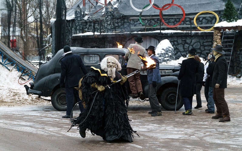 Огнемёты, дед мороз на танке, бигфут, баба яга на эндурике (и, возможно, джетпак) — всё для детишек на новый год - 17 image