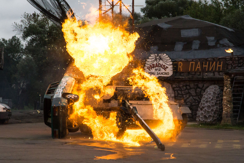 Огнемёты, дед мороз на танке, бигфут, баба яга на эндурике (и, возможно, джетпак) — всё для детишек на новый год - 18 image