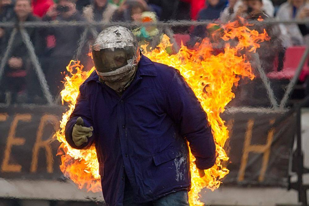 Огнемёты, дед мороз на танке, бигфут, баба яга на эндурике (и, возможно, джетпак) — всё для детишек на новый год - 22 image