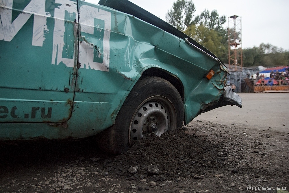 Огнемёты, дед мороз на танке, бигфут, баба яга на эндурике (и, возможно, джетпак) — всё для детишек на новый год - 38 image