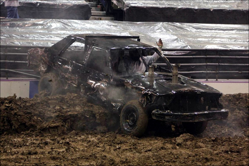 Огнемёты, дед мороз на танке, бигфут, баба яга на эндурике (и, возможно, джетпак) — всё для детишек на новый год - 39 image