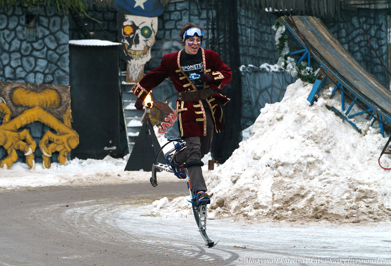 Огнемёты, дед мороз на танке, бигфут, баба яга на эндурике (и, возможно, джетпак) — всё для детишек на новый год - 48 image