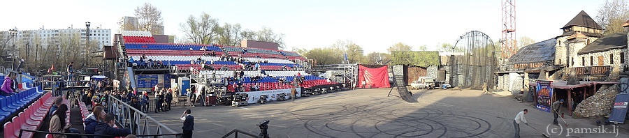 Огнемёты, дед мороз на танке, бигфут, баба яга на эндурике (и, возможно, джетпак) — всё для детишек на новый год - 58 image