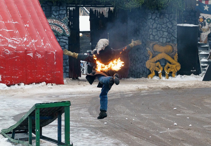 Огнемёты, дед мороз на танке, бигфут, баба яга на эндурике (и, возможно, джетпак) — всё для детишек на новый год - 63 image