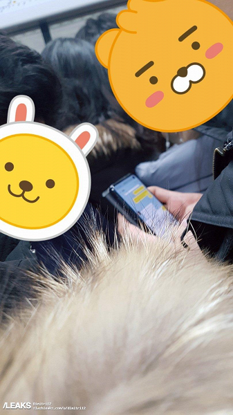 Флагман Samsung Galaxy S10 замечен в общественном месте - 1 Флагман Samsung Galaxy S10 замечен в общественном месте