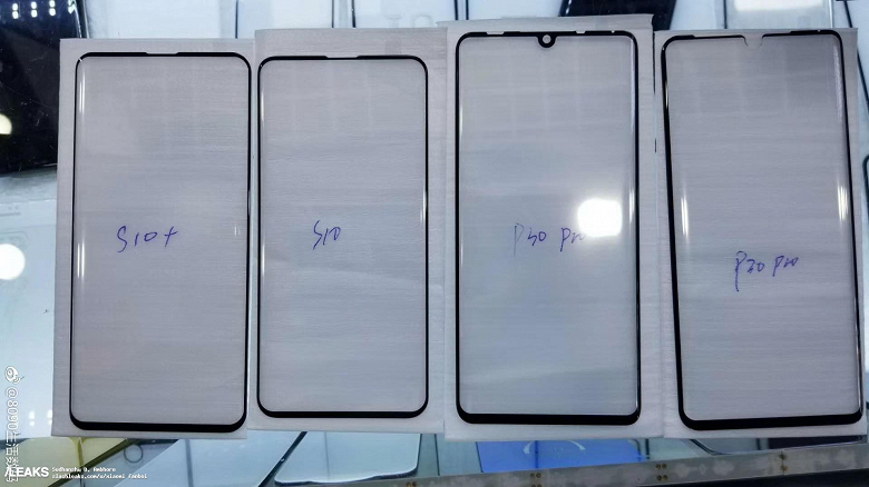 Живое фото демонстрирует, насколько Huawei P30 Pro будет больше, чем Samsung Galaxy S10+