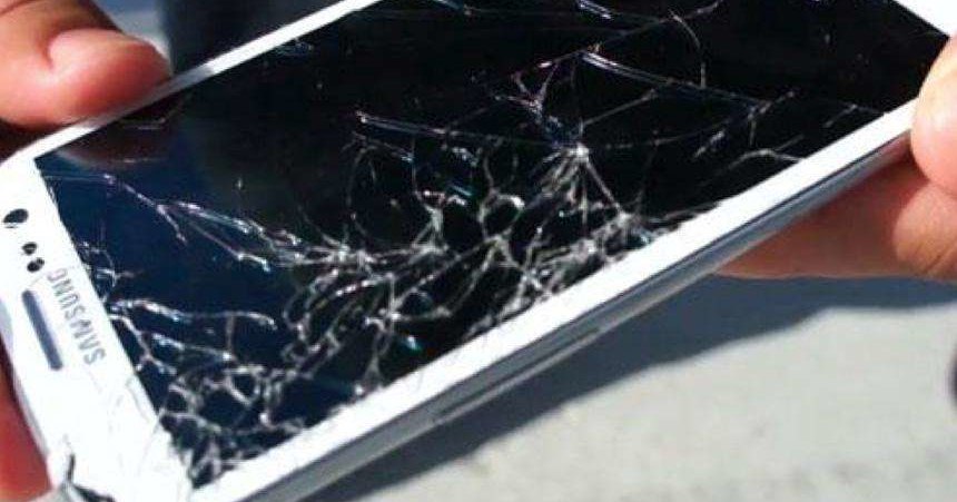 Как защитить смартфон от удара при падении