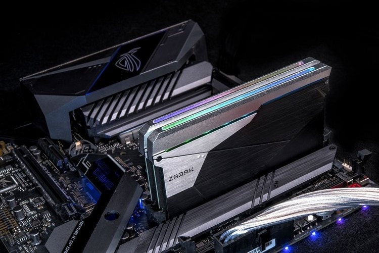 Zadak начала продажи «двухэтажных» модулей памяти Shield DC RGB DDR4 объёмом 32 Гбайт