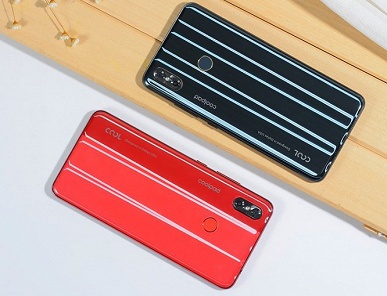 Недорогой смартфон Coolpad Cool Play 8 &mdash; самый полосатый смартфон на рынке 
