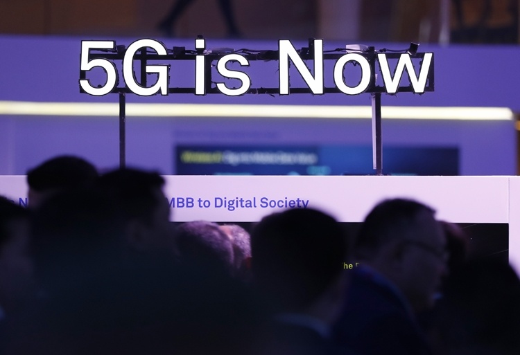 Samsung и LG покажут 5G-смартфоны на выставке MWC 2019 Samsung и LG покажут 5G-смартфоны на выставке MWC 2019