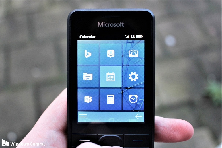 Фотогалерея дня: кнопочный телефон Microsoft, который мог выйти в 2016 году, но так и не вышел