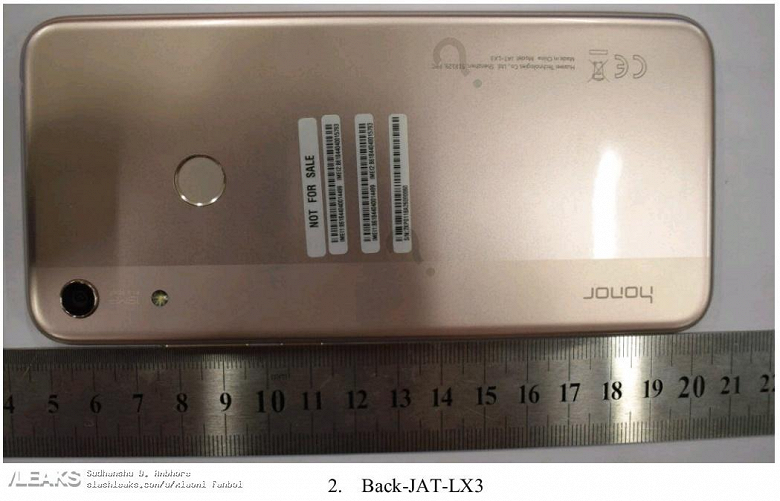 Живые фото Honor Play 8 демонстрируют несколько иное устройство