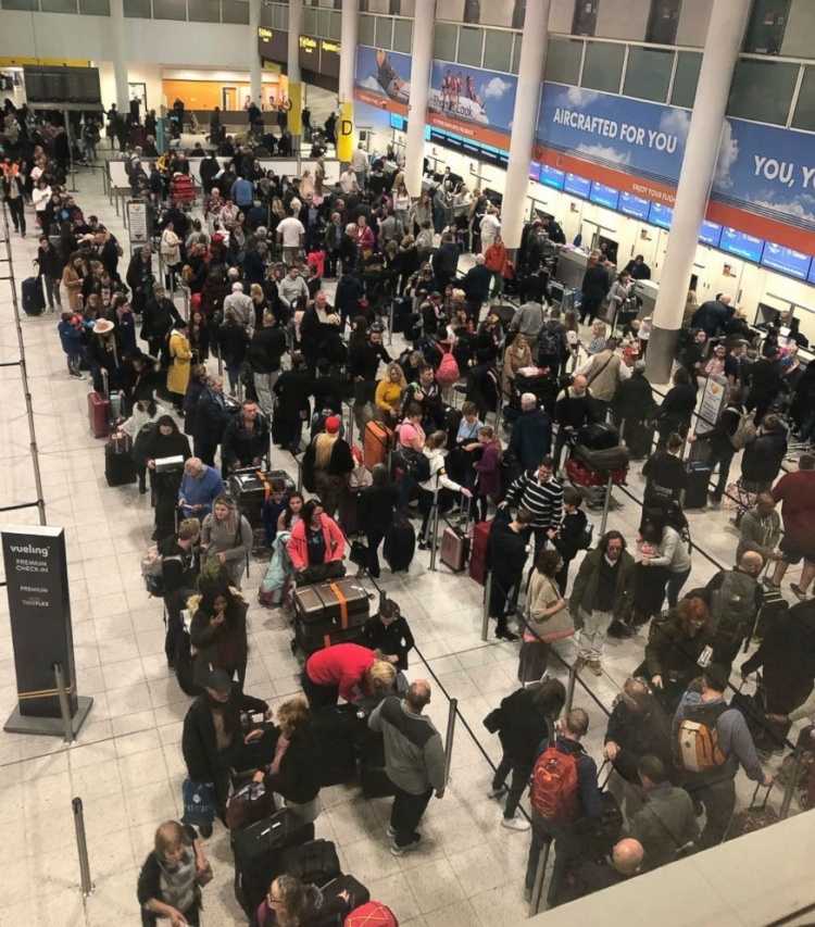 Лондонский аэропорт Гатвик вновь приостановил работу из-за дрона