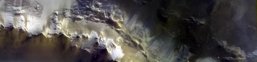 Рождественская открытка с Марса. ESA показало большое скопление льда на поверхности красной планеты - 3