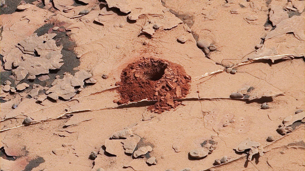 Рождественская открытка с Марса. ESA показало большое скопление льда на поверхности красной планеты - 4