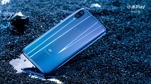 Фотогалерея дня: смартфон Xiaomi Mi Play в разных градиентных окрасах